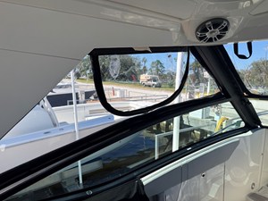 Sea Ray 320 SUNDANCER OB 16 2024 Sea Ray 320 SUNDANCER OB 17