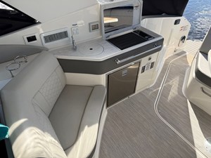 Sea Ray 320 SUNDANCER OB 18 2024 Sea Ray 320 SUNDANCER OB 19
