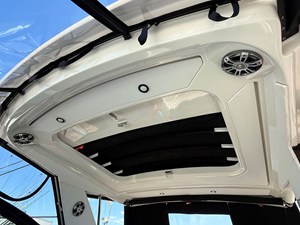 Sea Ray 320 SUNDANCER OB 22 2024 Sea Ray 320 SUNDANCER OB 23