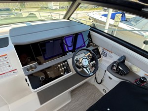 Sea Ray 320 SUNDANCER OB 23 2024 Sea Ray 320 SUNDANCER OB 24