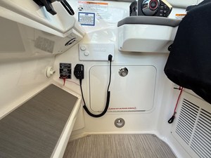 Sea Ray 320 SUNDANCER OB 25 2024 Sea Ray 320 SUNDANCER OB 26