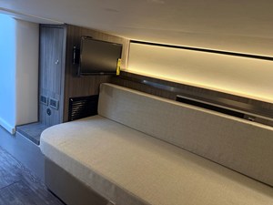 Sea Ray 320 SUNDANCER OB 34 2024 Sea Ray 320 SUNDANCER OB 35