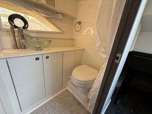 Sea Ray 320 SUNDANCER OB 36 2024 Sea Ray 320 SUNDANCER OB 37