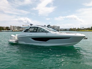 Cruisers Yachts 42 GLS Outboard 0 2026 Cruisers Yachts 42 GLS Outboard 1