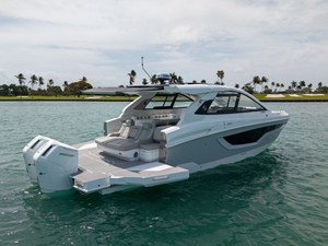 Cruisers Yachts 42 GLS Outboard 1 2026 Cruisers Yachts 42 GLS Outboard 2