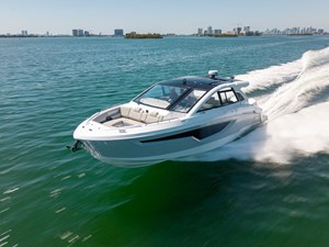 Cruisers Yachts 42 GLS Outboard 10 2026 Cruisers Yachts 42 GLS Outboard 11