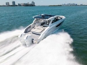 Cruisers Yachts 42 GLS Outboard 13 2026 Cruisers Yachts 42 GLS Outboard 14