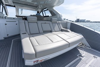 Cruisers Yachts 42 GLS Outboard 21 2026 Cruisers Yachts 42 GLS Outboard 22