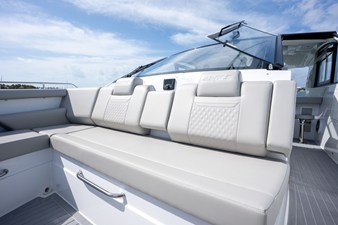 Cruisers Yachts 42 GLS Outboard 33 2026 Cruisers Yachts 42 GLS Outboard 34