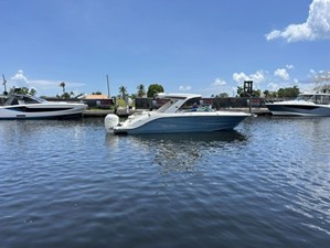 Sea Ray 310 SLX OB 2 2021 Sea Ray 310 SLX OB 3