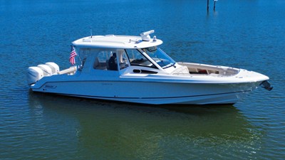 Boston Whaler 350 Realm 8 2019 Boston Whaler 350 Realm 9