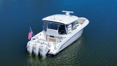 Boston Whaler 350 Realm 9 2019 Boston Whaler 350 Realm 10