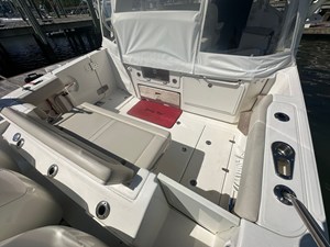 Boston Whaler 350 Realm 16 2019 Boston Whaler 350 Realm 17