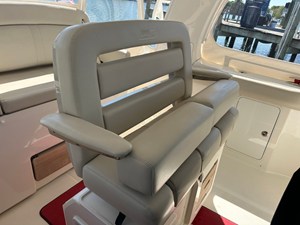 Boston Whaler 350 Realm 23 2019 Boston Whaler 350 Realm 24