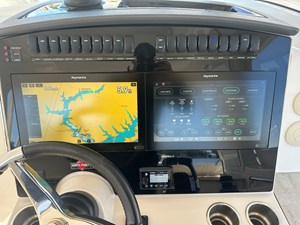 Boston Whaler 350 Realm 27 2019 Boston Whaler 350 Realm 28