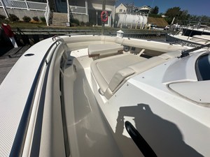 Boston Whaler 350 Realm 29 2019 Boston Whaler 350 Realm 30