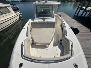 Boston Whaler 350 Realm 31 2019 Boston Whaler 350 Realm 32