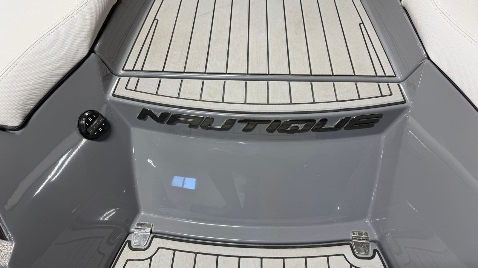 2019 Nautique G23 13