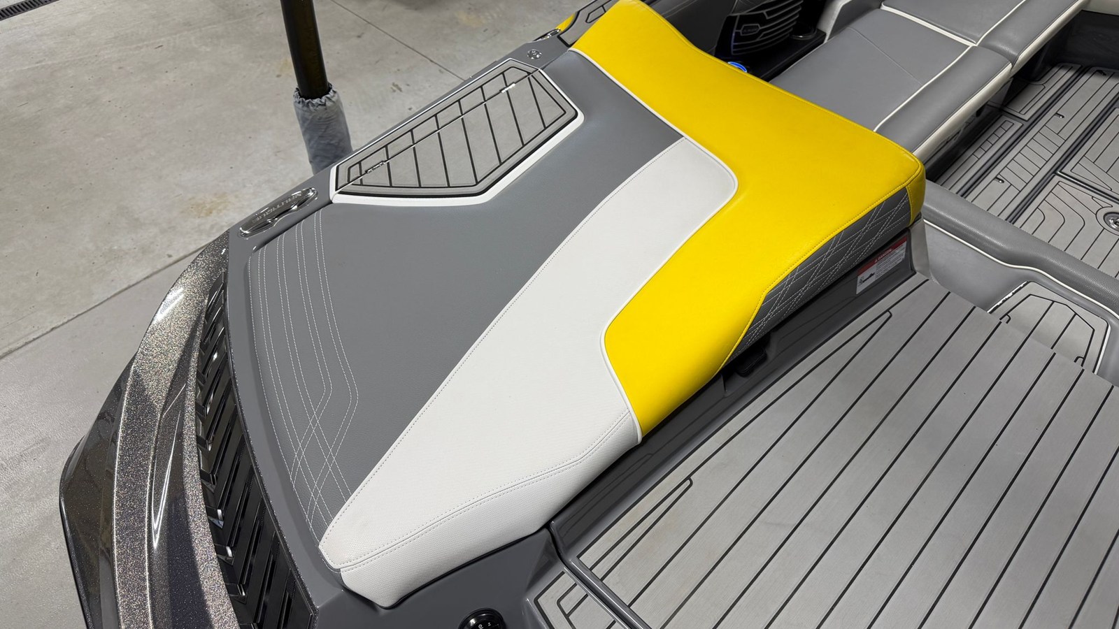 2019 Nautique G23 15