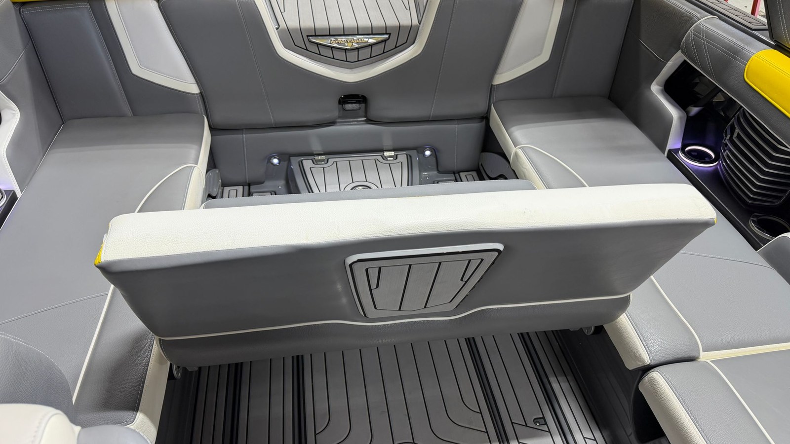 2019 Nautique G23 29