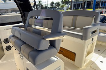 Boston Whaler 350 REALM 16 2025 Boston Whaler 350 REALM 17