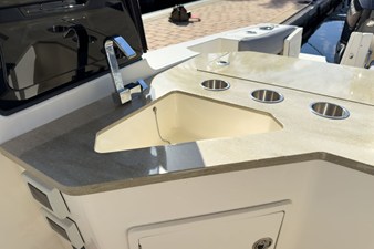 Boston Whaler 350 REALM 18 2025 Boston Whaler 350 REALM 19