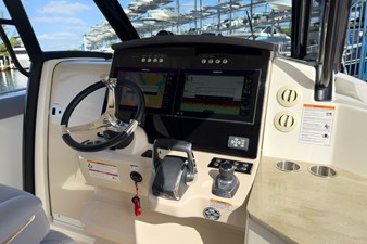 Boston Whaler 350 REALM 25 2025 Boston Whaler 350 REALM 26