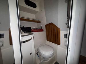 Boston Whaler 350 REALM 36 2025 Boston Whaler 350 REALM 37