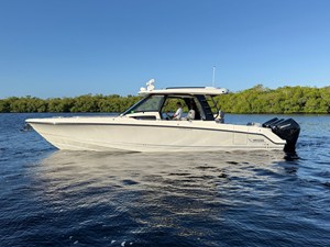 Boston Whaler 350 REALM 0 2025 Boston Whaler 350 REALM 1