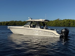 Boston Whaler 350 REALM 2 2025 Boston Whaler 350 REALM 3