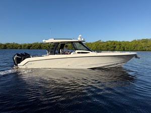 Boston Whaler 350 REALM 5 2025 Boston Whaler 350 REALM 6