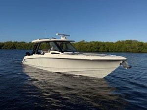 Boston Whaler 350 REALM 6 2025 Boston Whaler 350 REALM 7
