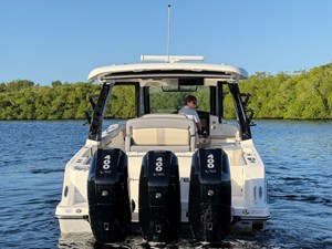 Boston Whaler 350 REALM 8 2025 Boston Whaler 350 REALM 9