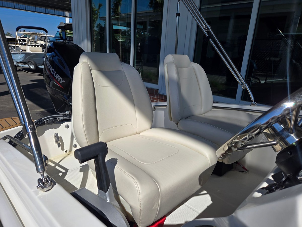 2026 Boston Whaler 130 Super Sport 6