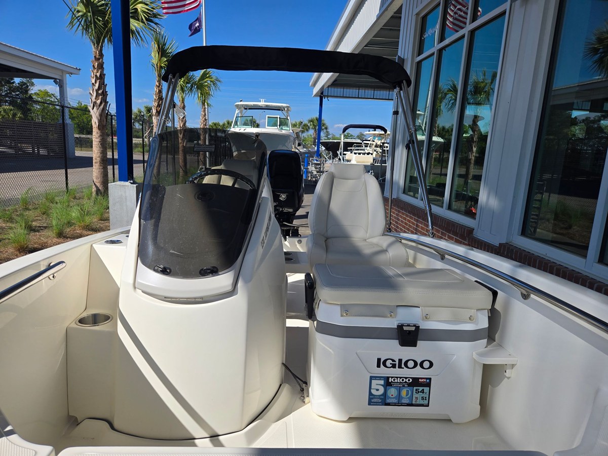 2026 Boston Whaler 130 Super Sport 8