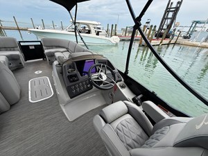 2022 Bennington Q25 10