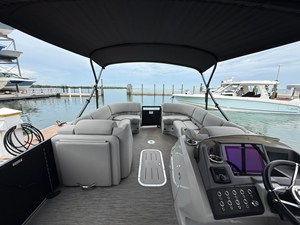 2022 Bennington Q25 11