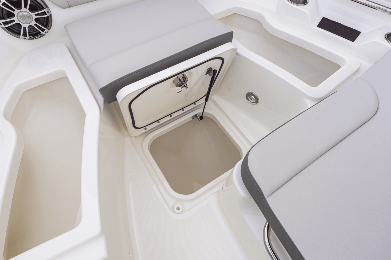 2027 Sea Ray SDX 250 Outboard 10