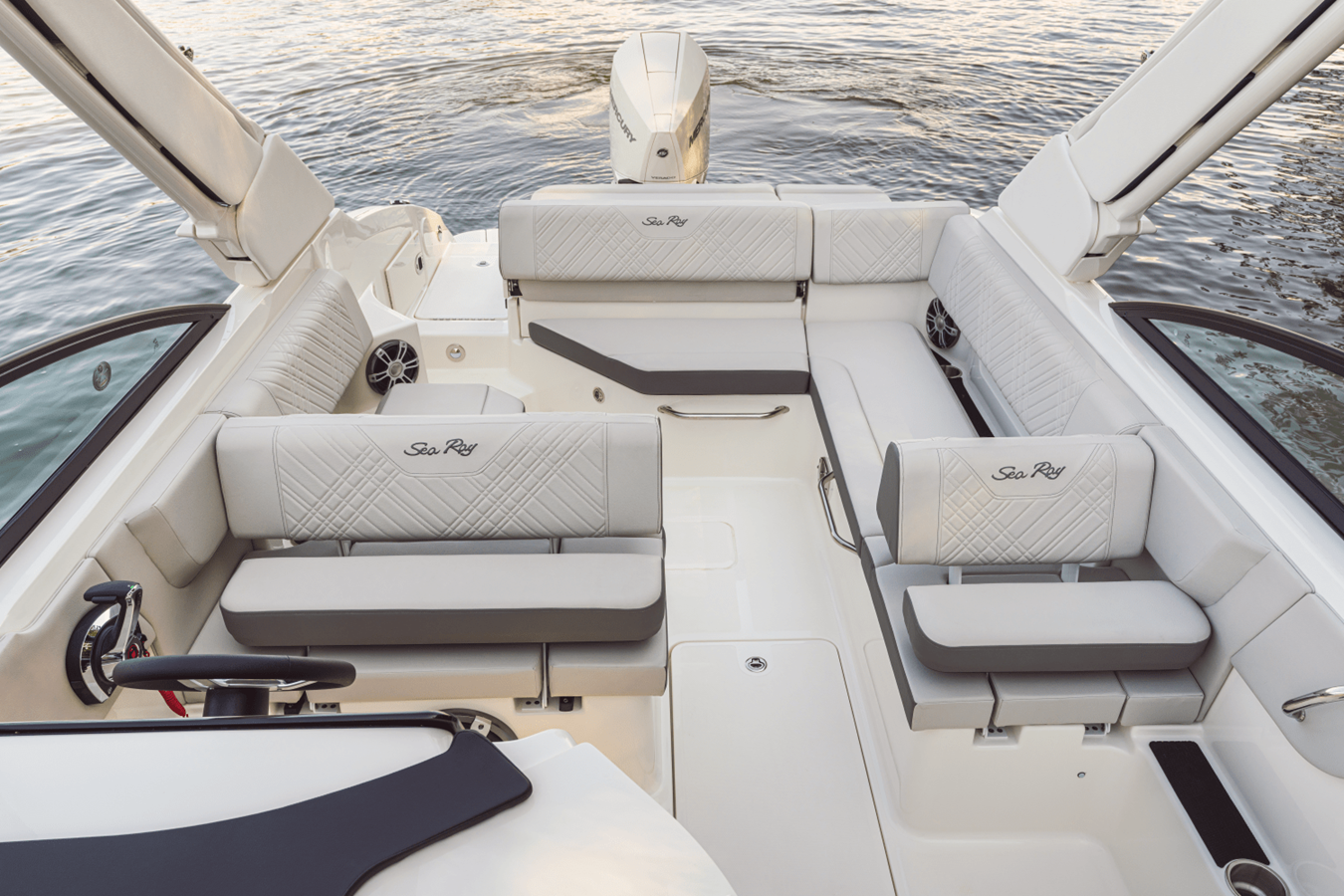2027 Sea Ray SDX 250 Outboard 14