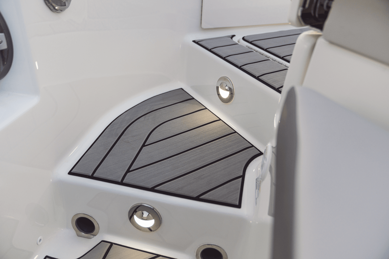 2027 Sea Ray SDX 250 Outboard 15