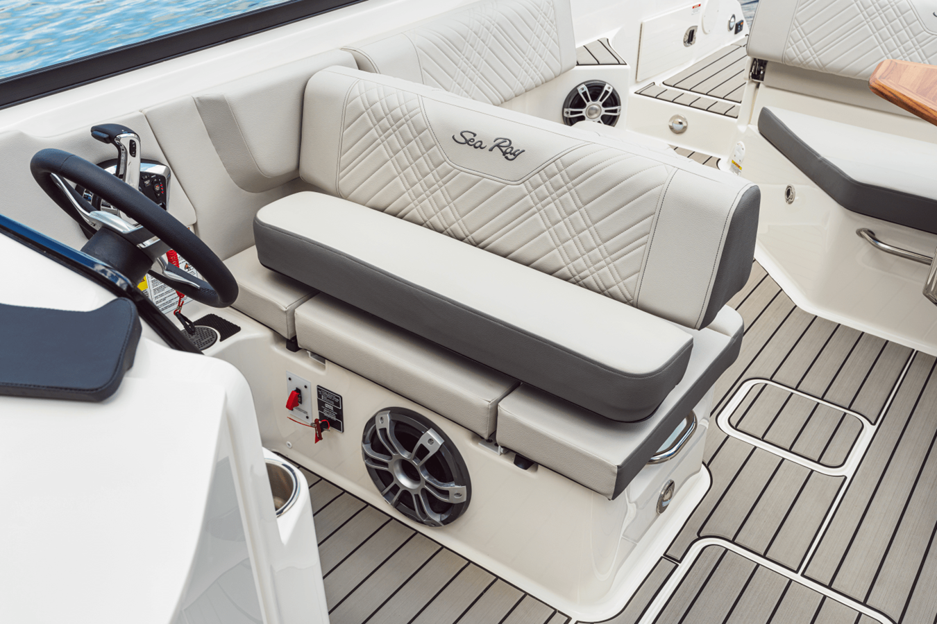 2027 Sea Ray SDX 250 Outboard 24