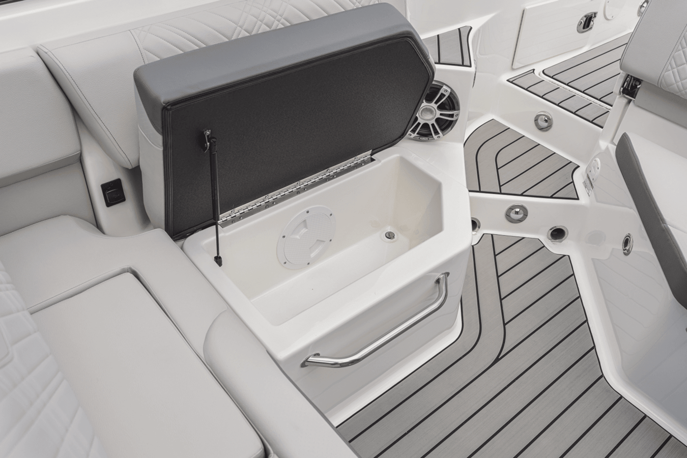 2027 Sea Ray SDX 250 Outboard 51