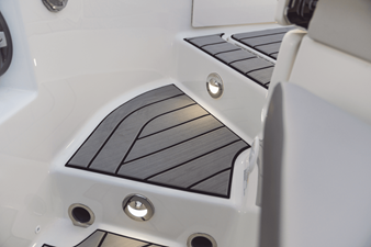 2027 Sea Ray SDX 250 Outboard 15