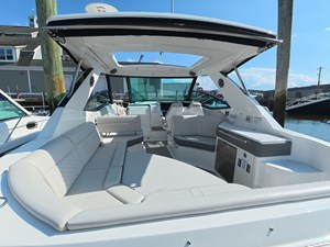 Sea Ray Sundancer 320 Outboard 7 2026 Sea Ray Sundancer 320 Outboard 8