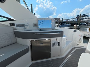 Sea Ray Sundancer 320 Outboard 13 2026 Sea Ray Sundancer 320 Outboard 14