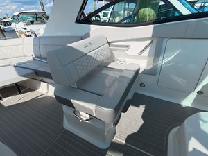 Sea Ray Sundancer 320 Outboard 17 2026 Sea Ray Sundancer 320 Outboard 18