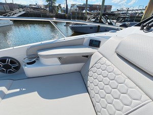 Sea Ray Sundancer 320 Outboard 24 2026 Sea Ray Sundancer 320 Outboard 25