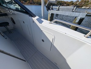 Cruisers Yachts 38 GLS I/O 11 2021 Cruisers Yachts 38 GLS I/O 12