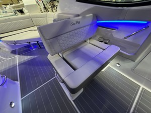 Sea Ray Sundancer 320 Outboard 12 2026 Sea Ray Sundancer 320 Outboard 13