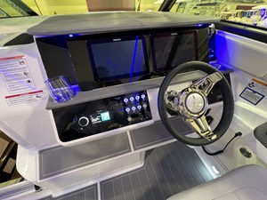 Sea Ray Sundancer 320 Outboard 17 2026 Sea Ray Sundancer 320 Outboard 18